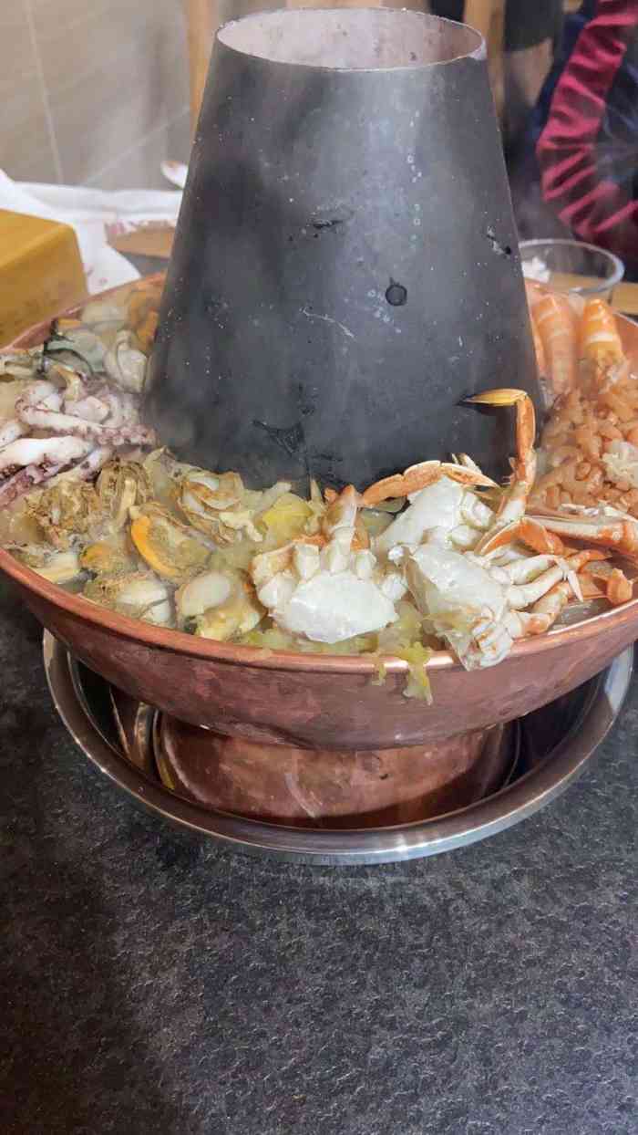 徐记铜火锅(上园店)-"东北的冬天,热气腾腾的铜火锅,三五好.