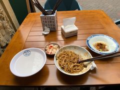 -李与白包子铺(桐梓林店)