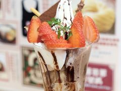 蛋糕士多啤梨朱古力芭菲-Ufufu cafe(天神巷店)
