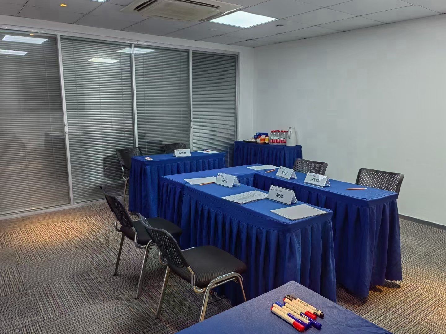 u型,董事会桌型的会议室