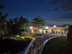 -亚龙湾中心广场
