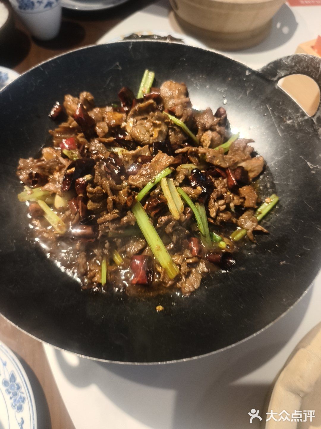 三个人四道菜，共消费150元左右。正宗好吃还不贵！