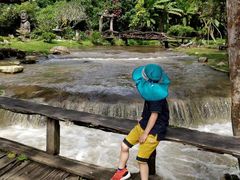 -Chom Cafe and Restaurant