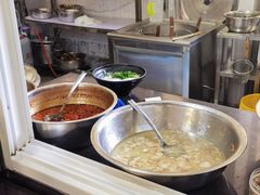 -鸿浩扒猪脚米线