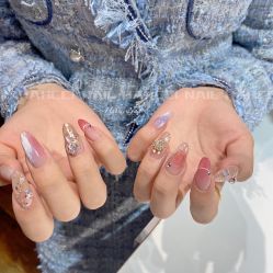 -花岐款式专研健康美甲沙龙