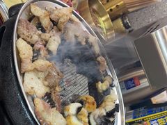 -围炉肉舍•炭烤活鳗•丹东海鲜烤肉(步行街店)