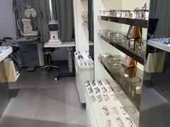-视野联行眼镜•蔡司•依视路(温江店)