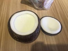 -志龙皇冠吃货椰子铺