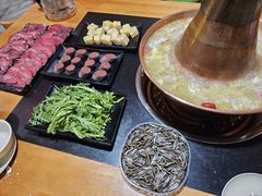 -果松木炭酸菜铜火锅·外婆参鸡汤