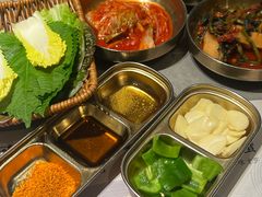 -草家酱蟹炭火烤肉店(珲春南路一店)