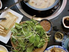 -大匠工房古船木艺术餐厅·猪肚鸡专门店(长白仙岛店)