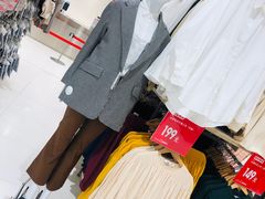 -优衣库(上海金桥国际商业广场店)