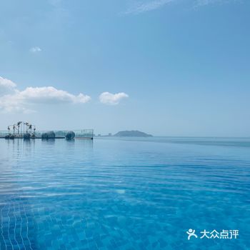 可惜悬空的游泳池在维修，没有去成，很遗憾 房间景观