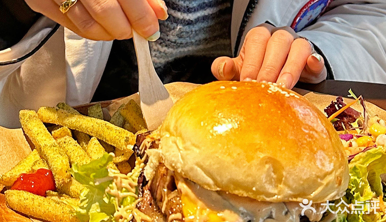 昆明汉堡专门店🍔本十三手工汉堡双层牛排太顶啦‼️