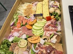 -山野的朋友露营炭火烤肉