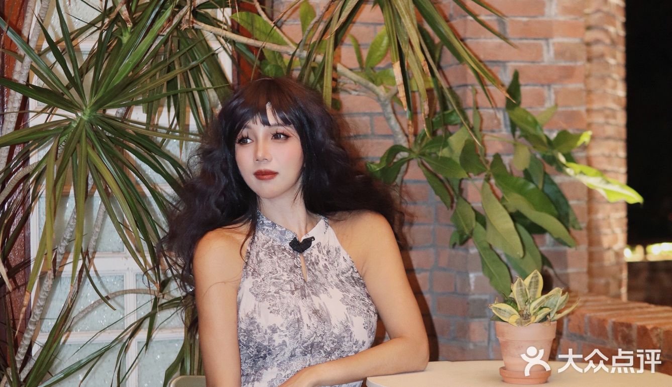他说，如此浪漫的餐厅🌹以后只带我来