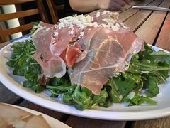 芝麻菜火腿沙拉-城市大道红炉披萨烘焙坊