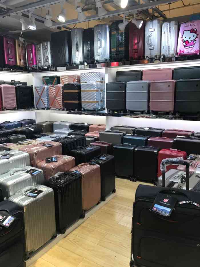 颜氏箱包(秀水街市场店)-"买了一个拉杆箱,可以带上飞机的那种,非常.