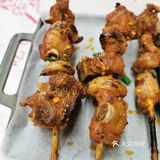 位置是在伍家岭北君悦香邸的外街，里面外面都有座椅