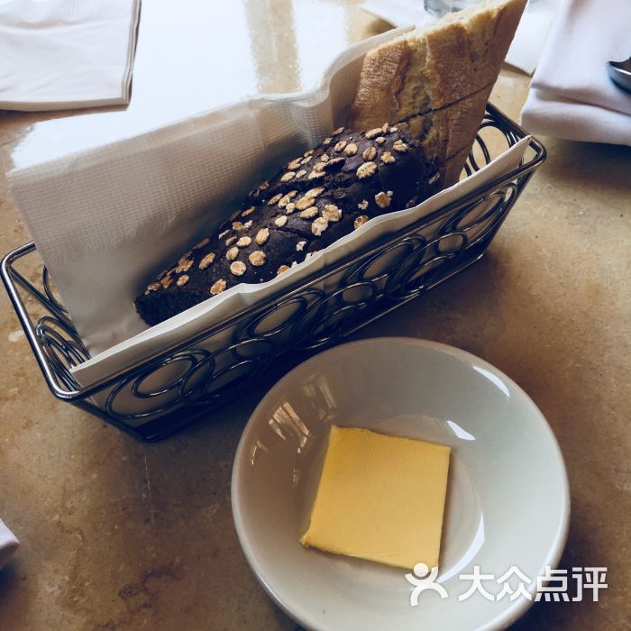 the cheesecake factory 芝乐坊餐厅(迪士尼小镇店)餐前面包图片 - 第