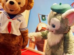 -小镇影院迪士尼小熊Duffy与他的朋友合影地