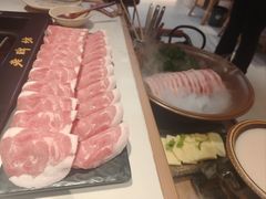 -老牌坊云南鱼豆花火锅(哈西万达店)