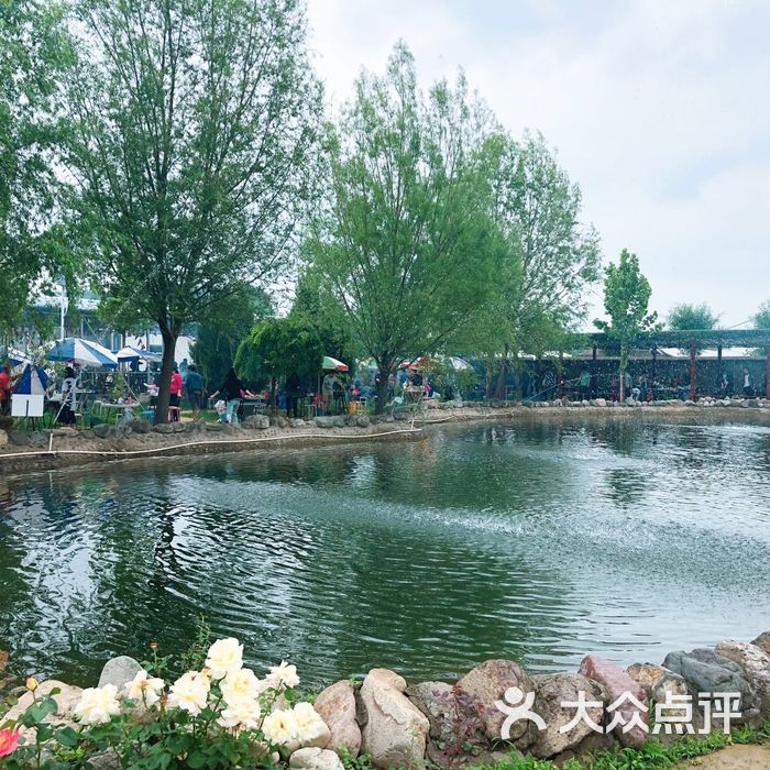 怡福园自助烧烤草莓园