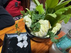 -果松木炭酸菜铜火锅·外婆参鸡汤