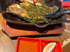 傣族香茅草烤罗非鱼-雀舞云南菜(天津天河城购物中心店)