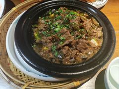 砂锅烧椒豆腐花牛柳-忆江南·金鹏船宴