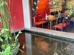 -Cuc Gach Quan Restaurant