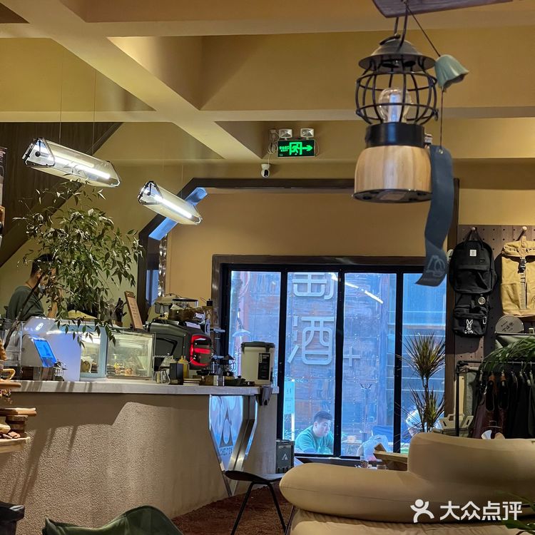 郑州首家市内露营咖啡馆