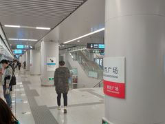 -新百广场(地铁站)