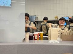 -喜茶(迪士尼小镇·平行宇宙店)