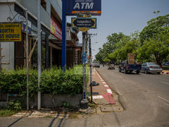 沿街入口-Dash Teak House