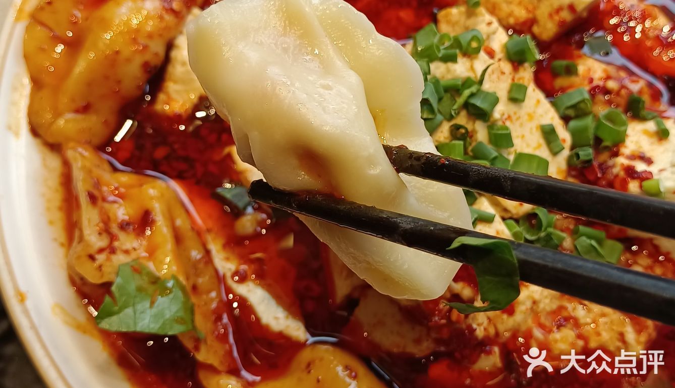 铁锅炖羊肉加个烤羊腿，简直了！！