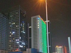 -鸿通城购物中心