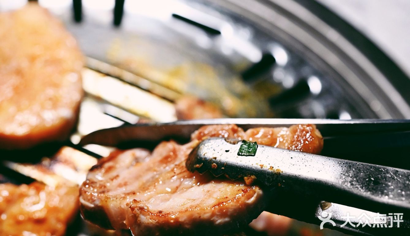 魔都探店|太空舱里吃烤肉，绝了！