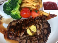 碳烤肉眼牛排及秘制牛排汁-WOLFGANG PUCK KITCHEN & BAR(迪士尼小镇店)