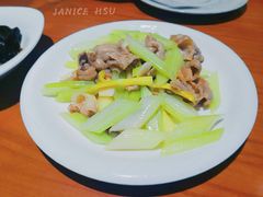 西芹炒螺肉-頂好酒家·经典粤菜(海信广场店)