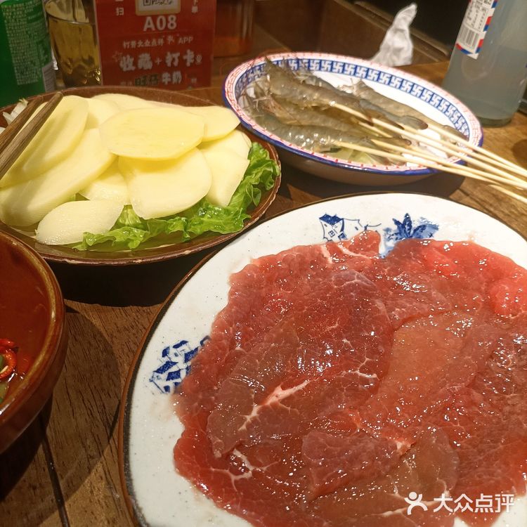 又是一家生意火爆的民间火锅