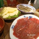 又是一家生意火爆的民间火锅