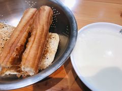 油条-弄堂咪道-饭香·面香·馄饨香(兴梅店)