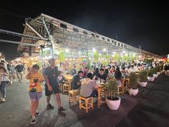 -席娜卡琳火车铁道夜市