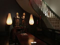 -Noir. Dining in the Dark