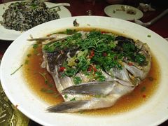 清蒸鱼头-才佬饭店