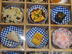 -阿瓦山寨·湘菜现炒·剁椒鱼头王(咸阳总店)