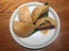 现烤玫瑰鲜花饼-云海肴·汽锅鸡·云南菜(高德置地店)