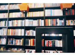 -钟书阁(松江泰晤士小镇店)