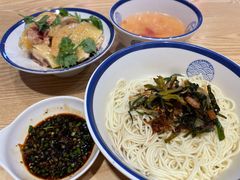 开洋葱油拌面-禧凰·老上海白斩鸡辣肉面店